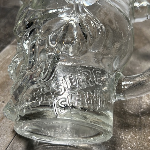 Vintage Luminarc USA Clear Glass Treasure Island Pirate Skull Mug - Picture 6 of 7